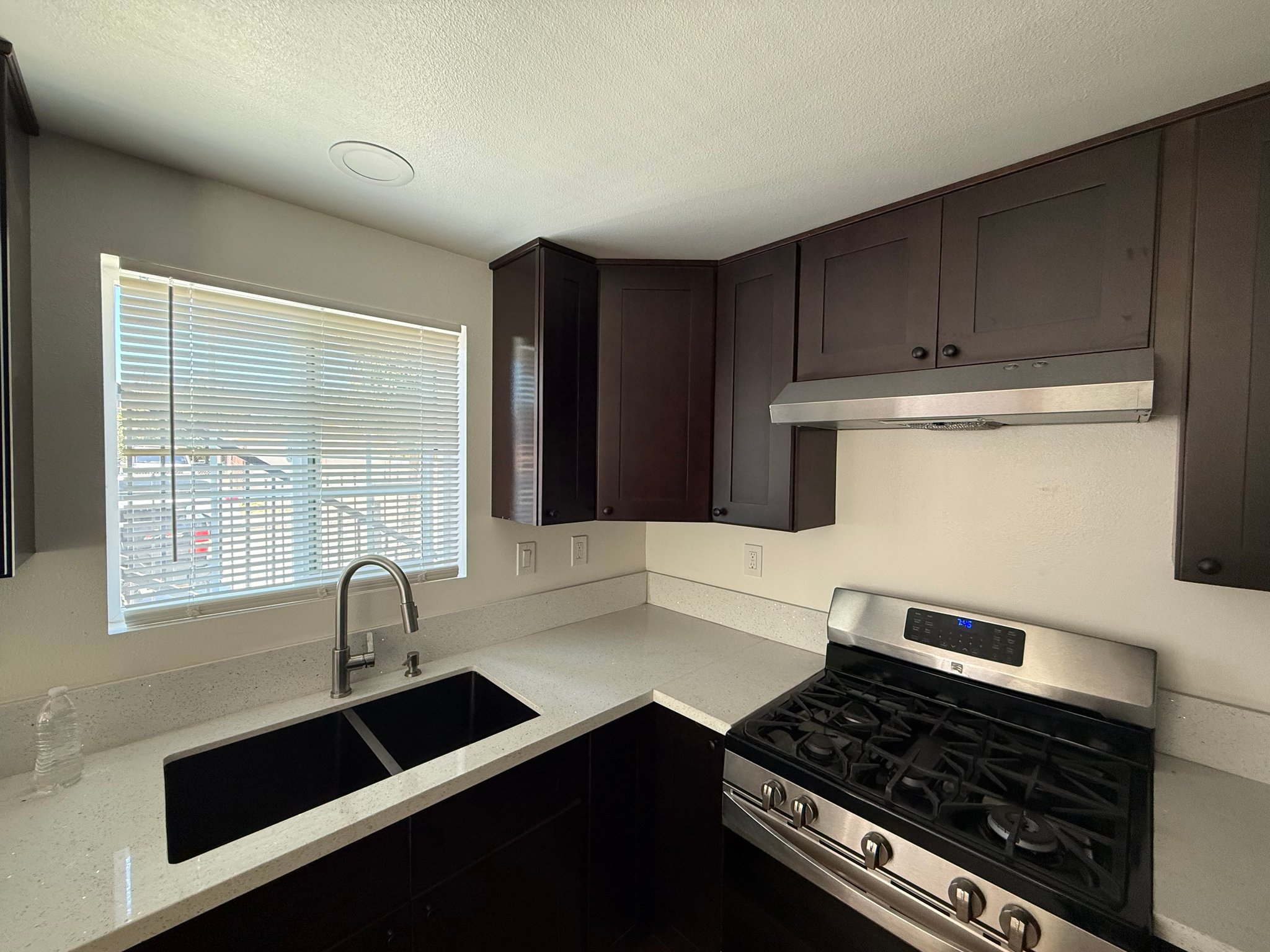 Los Angeles Apartment: 8006 Towne Ave