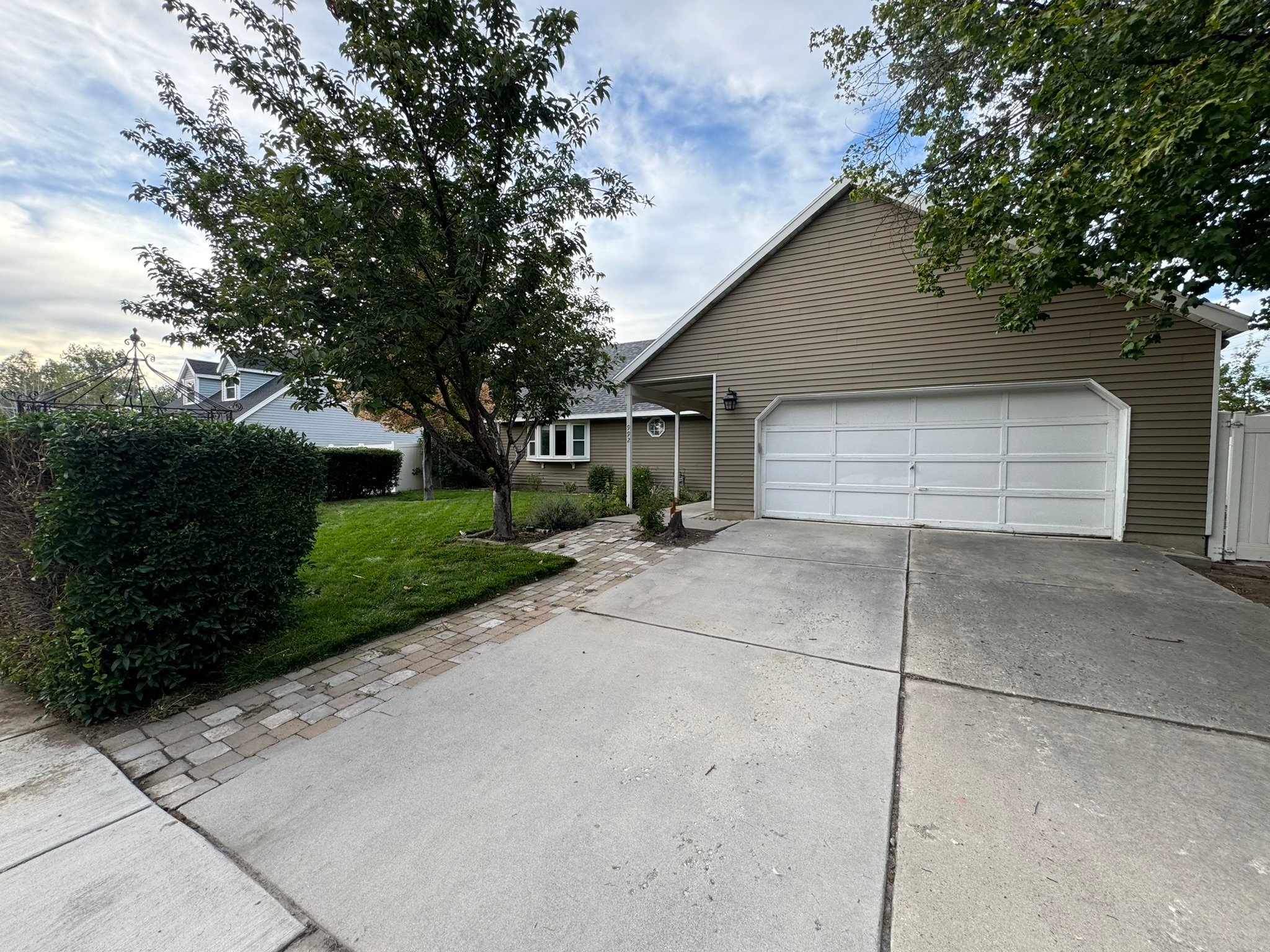 Murray House: 992 W Halcyon Dr.