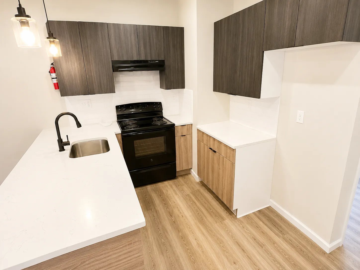 Newark Apartment: 383-385 Avon Ave