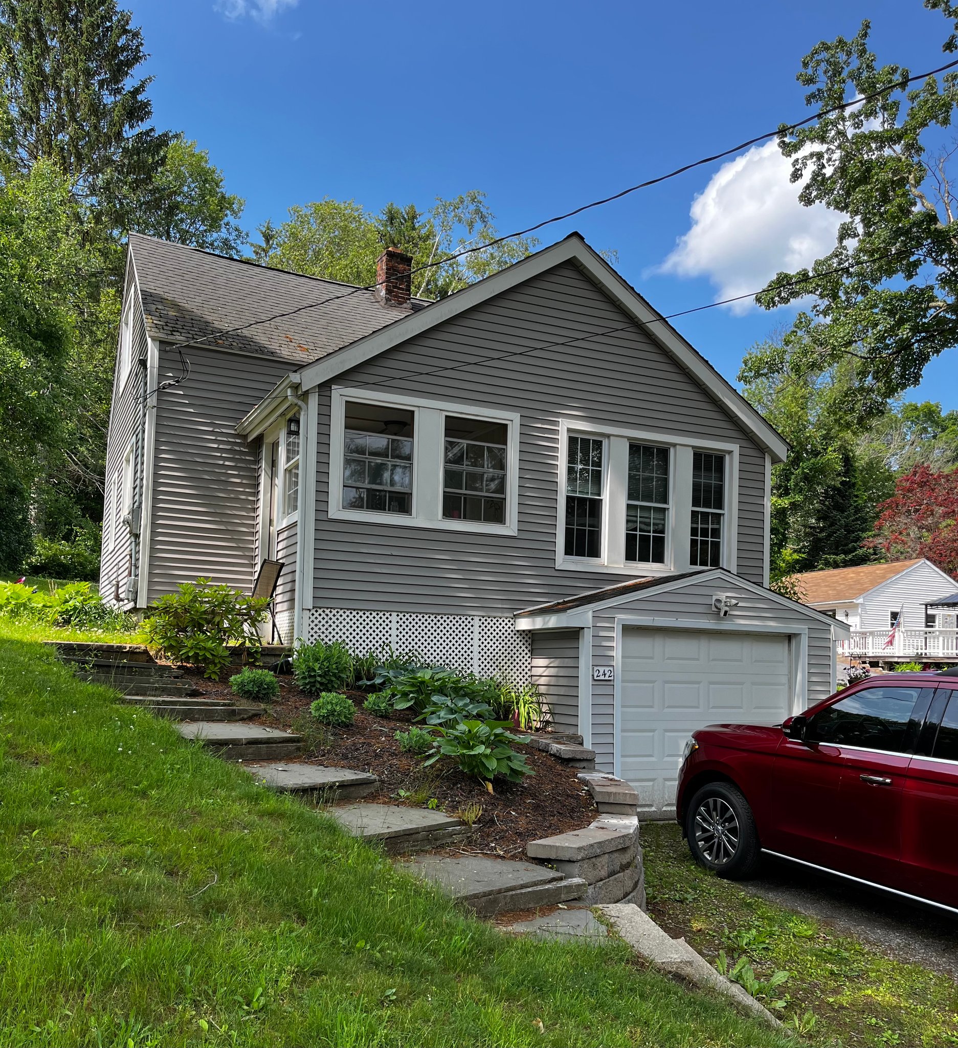 Harwinton House: 242 Litchfield Rd