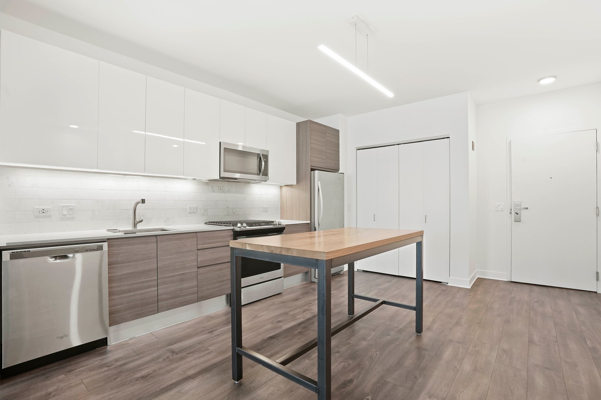Chicago Condo: 229 W Hubbard St