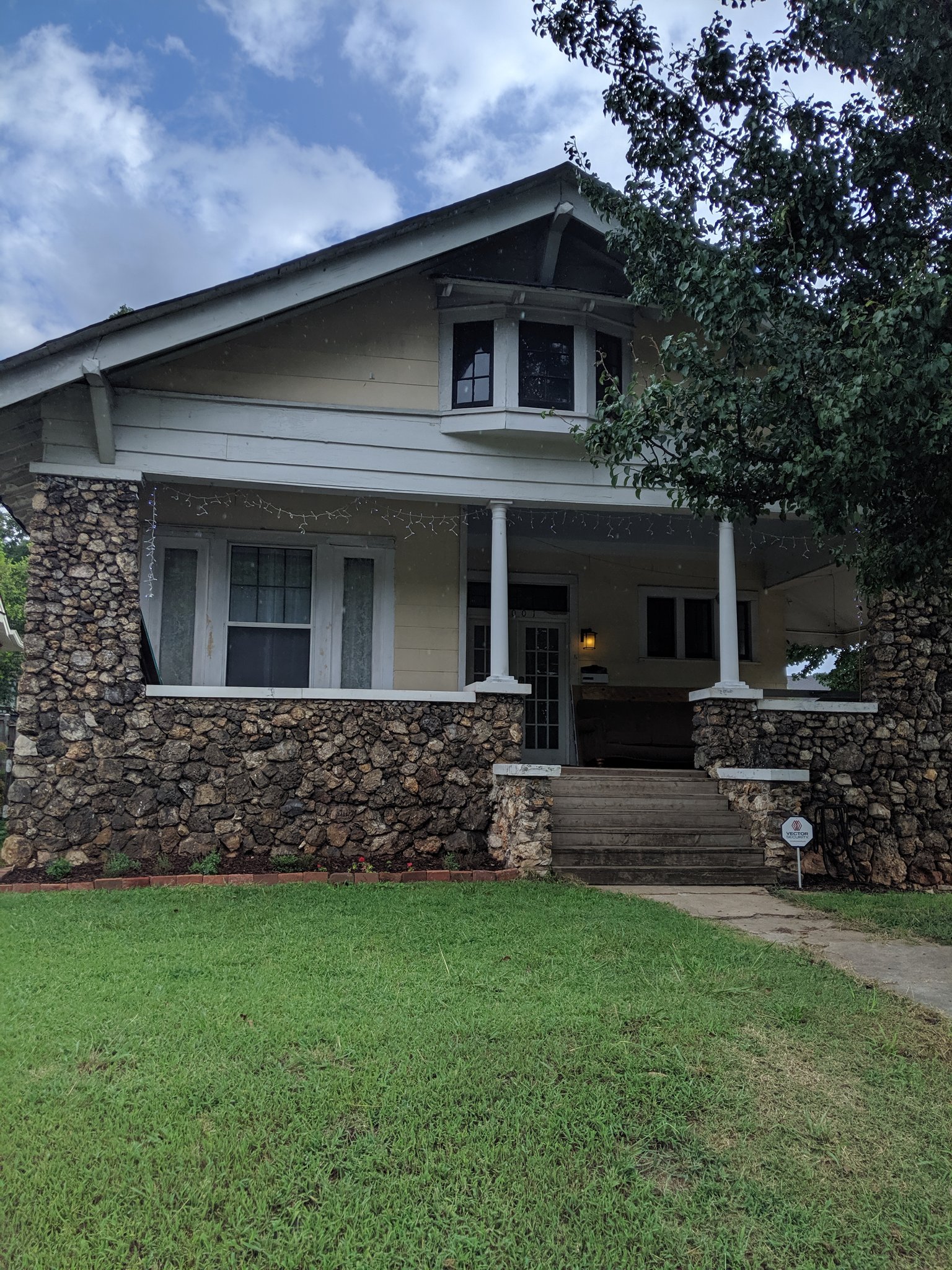 Birmingham House: 1001 14th Ave S