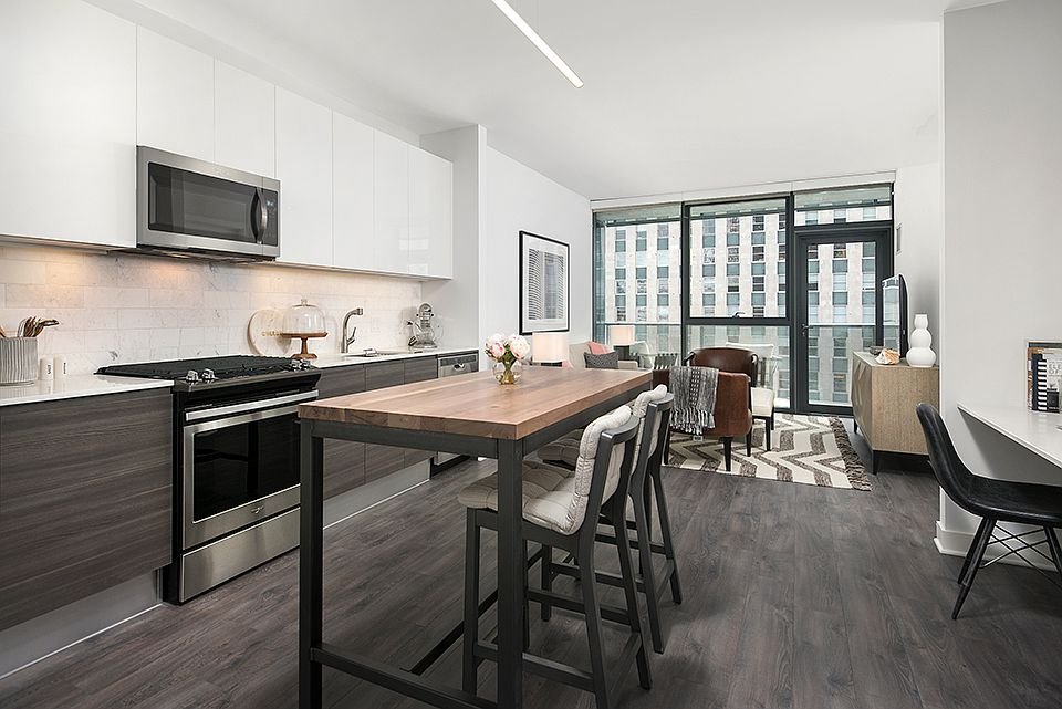Chicago Condo: 440 N Franklin St