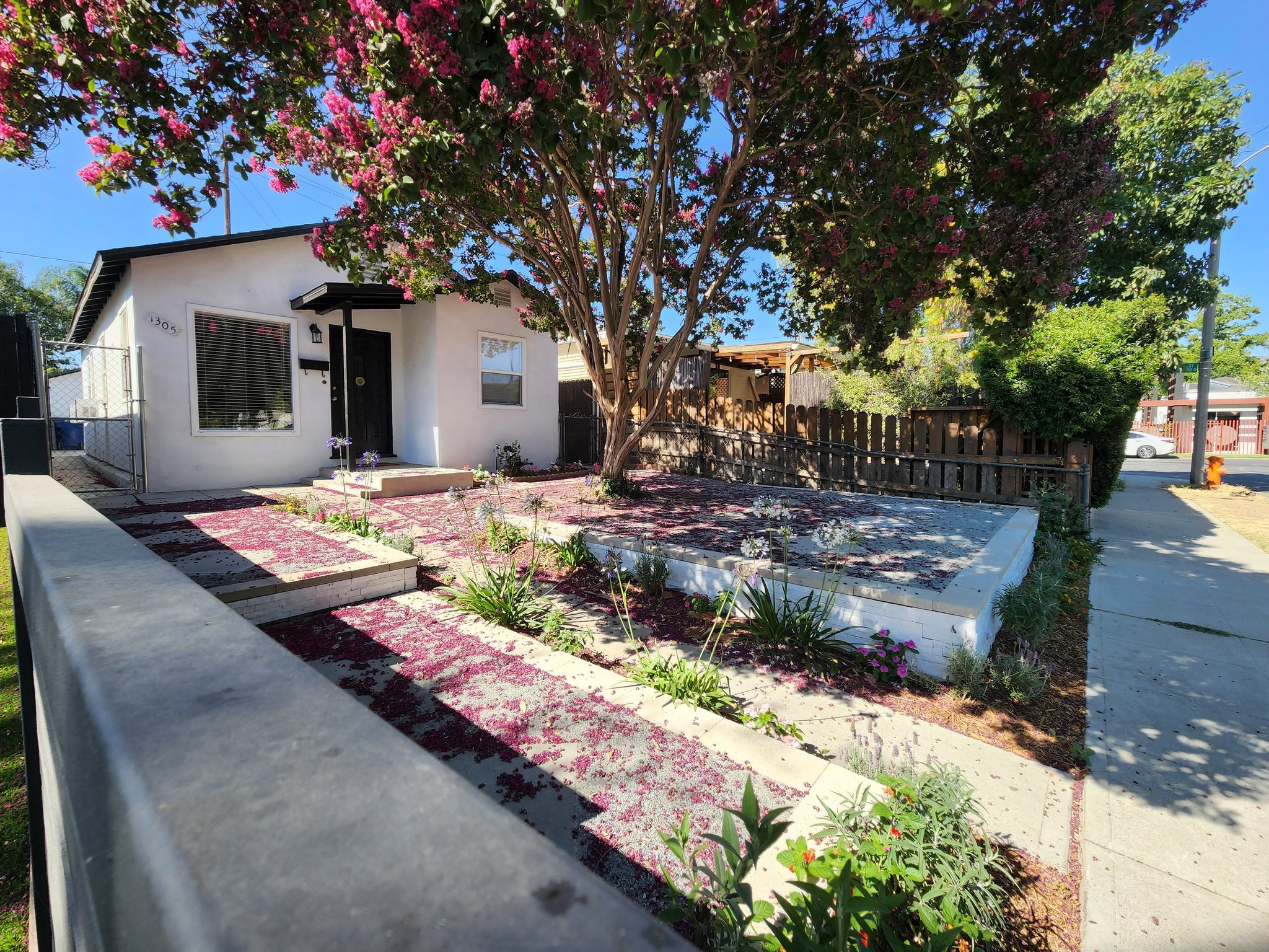 Burbank House: 1305 Chandler Blvd