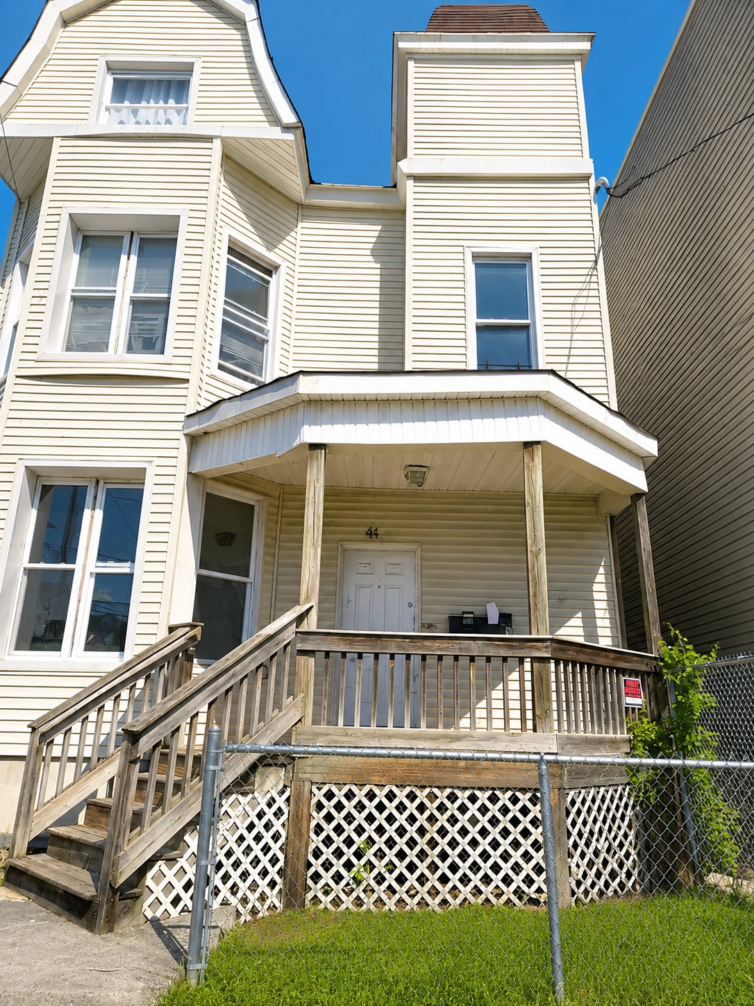 Paterson Apartment: 81 Auburn St
