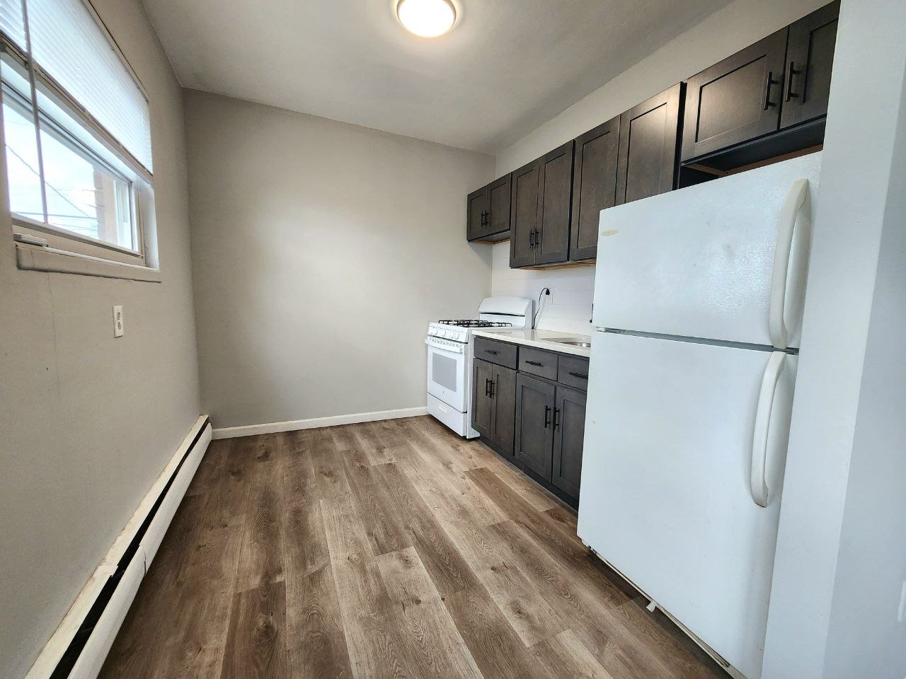 Maple Shade Apartment: 711-717 East Main St