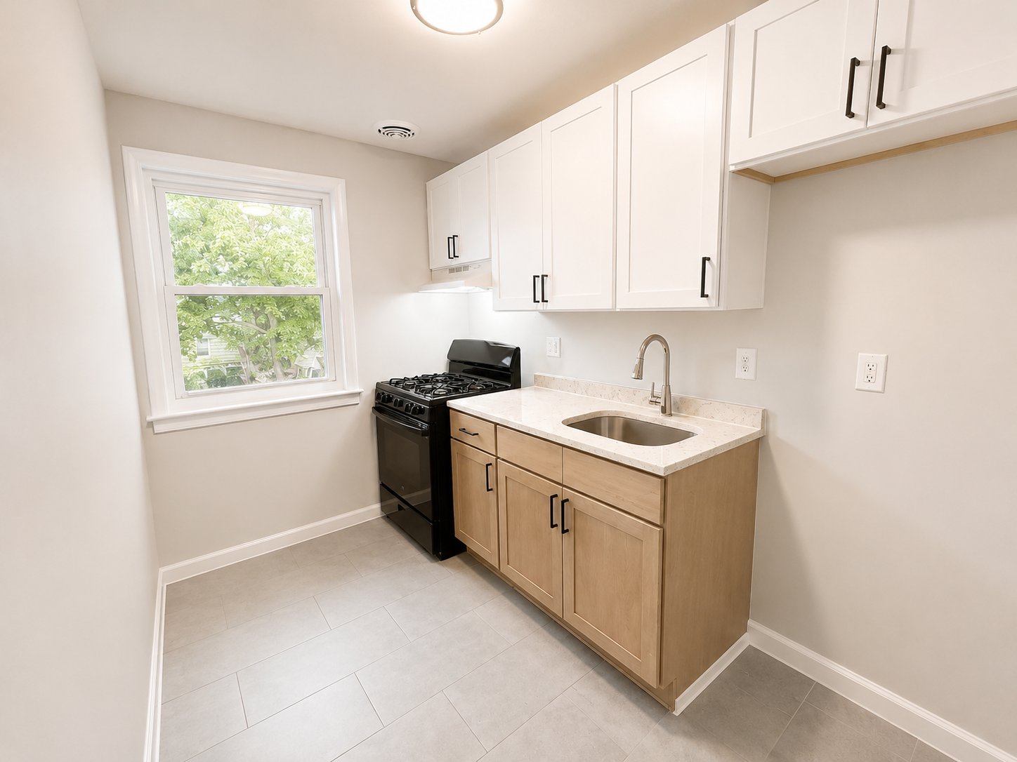 Newark Apartment: 377 Clinton Pl