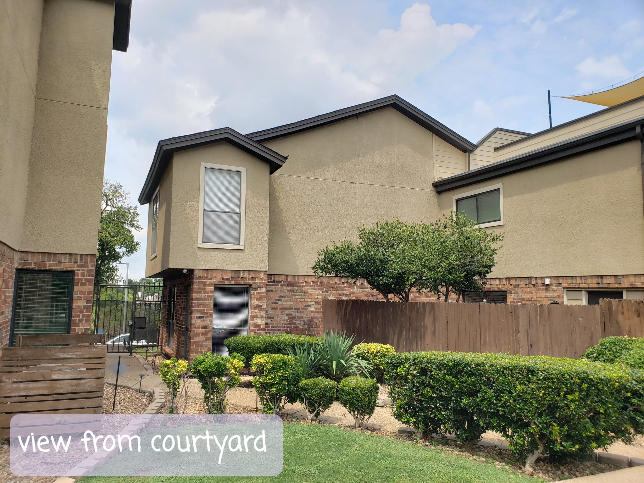 Dallas Townhome: 6723 Eastridge Dr