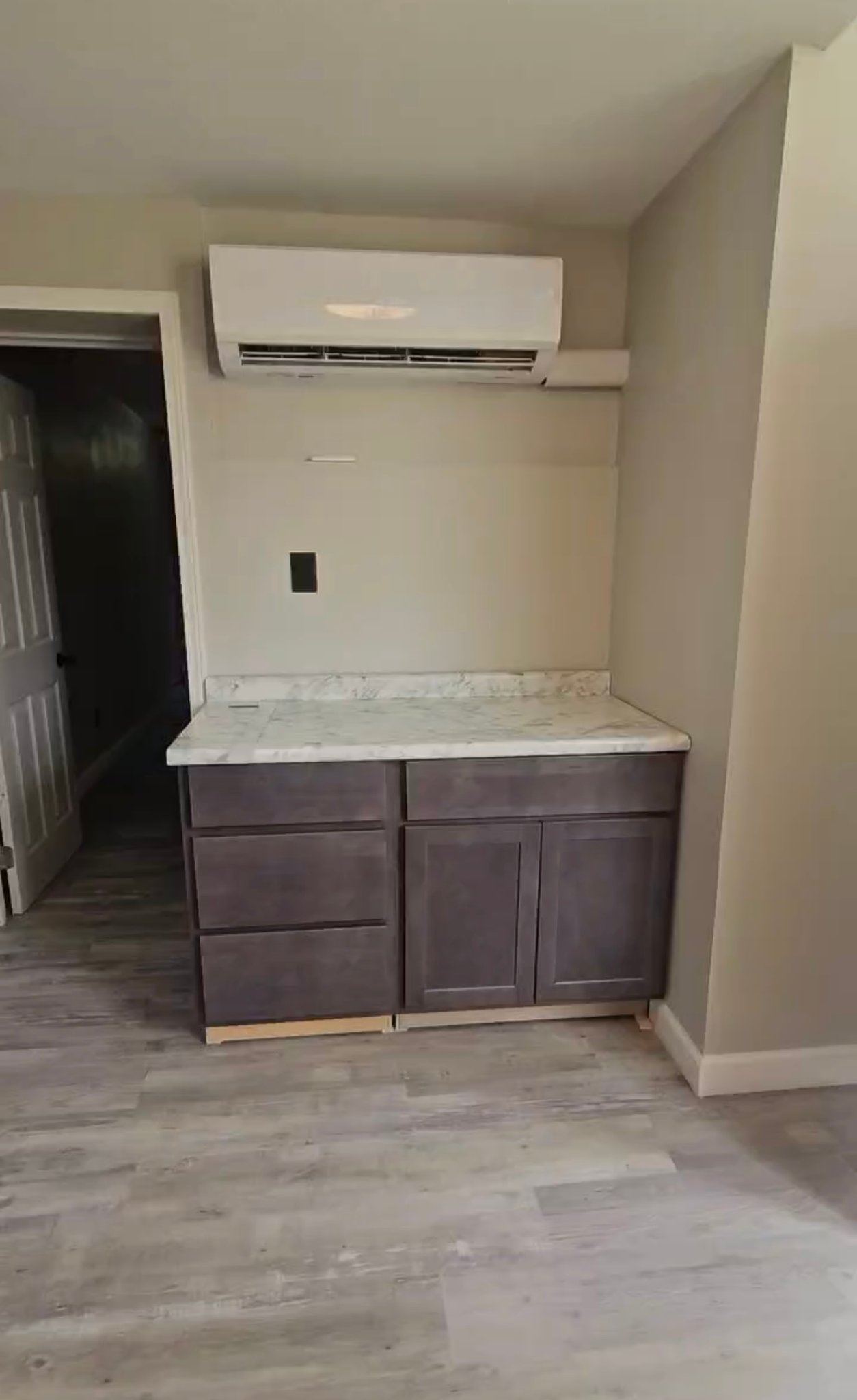 Muncie Apartment: 703 W Adams St