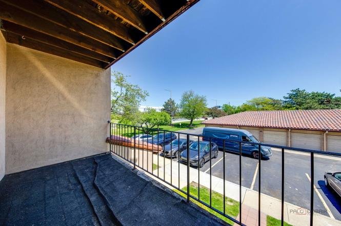 Lombard Apartment: 21W581 North Ave