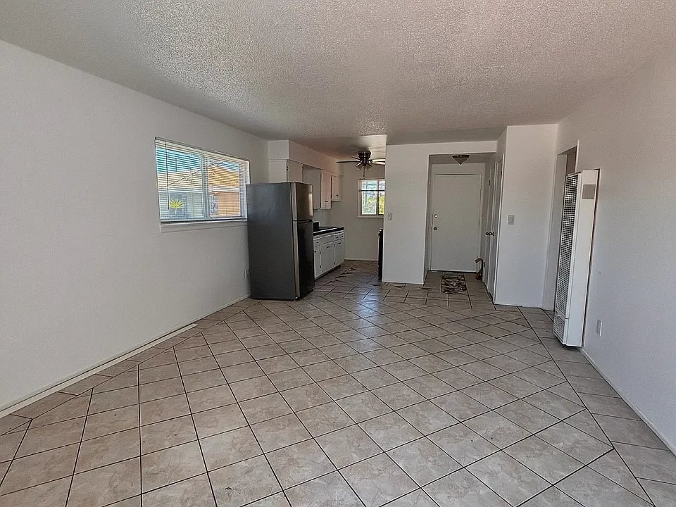 Santa Ana Apartment: 1610 E Evergreen St