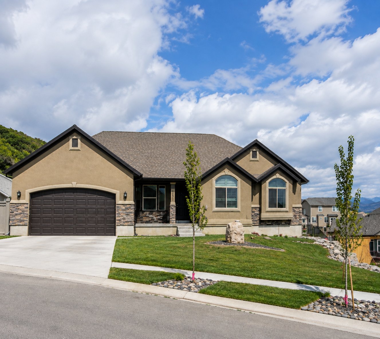 Eagle Mountain House: 3871 E Hopi Rd
