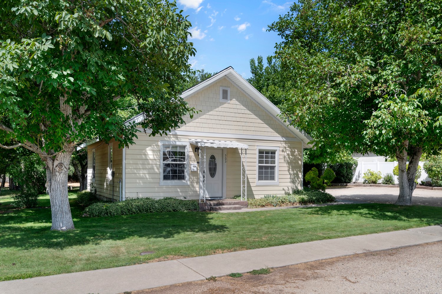 Springville House: 503 E 900 S