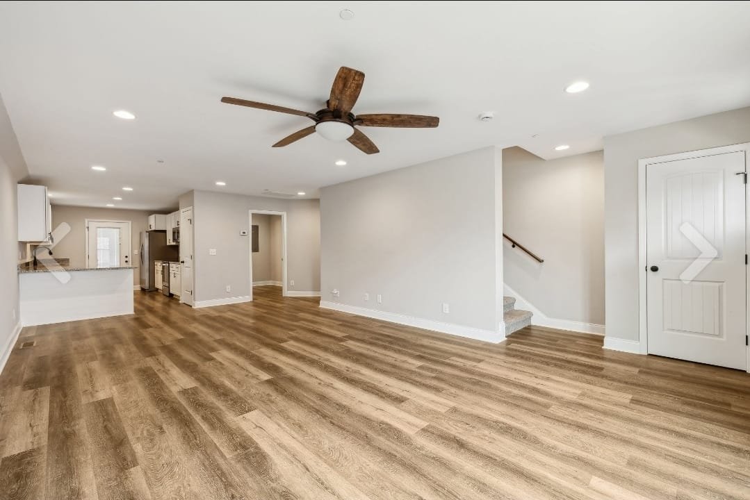 SMITHVILLE Townhome: 122 W BROAD ST