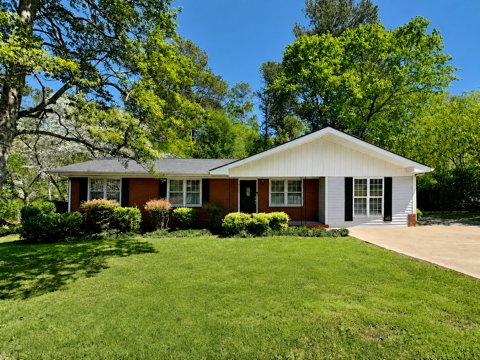 Austell House: 4556 Wesley Dr