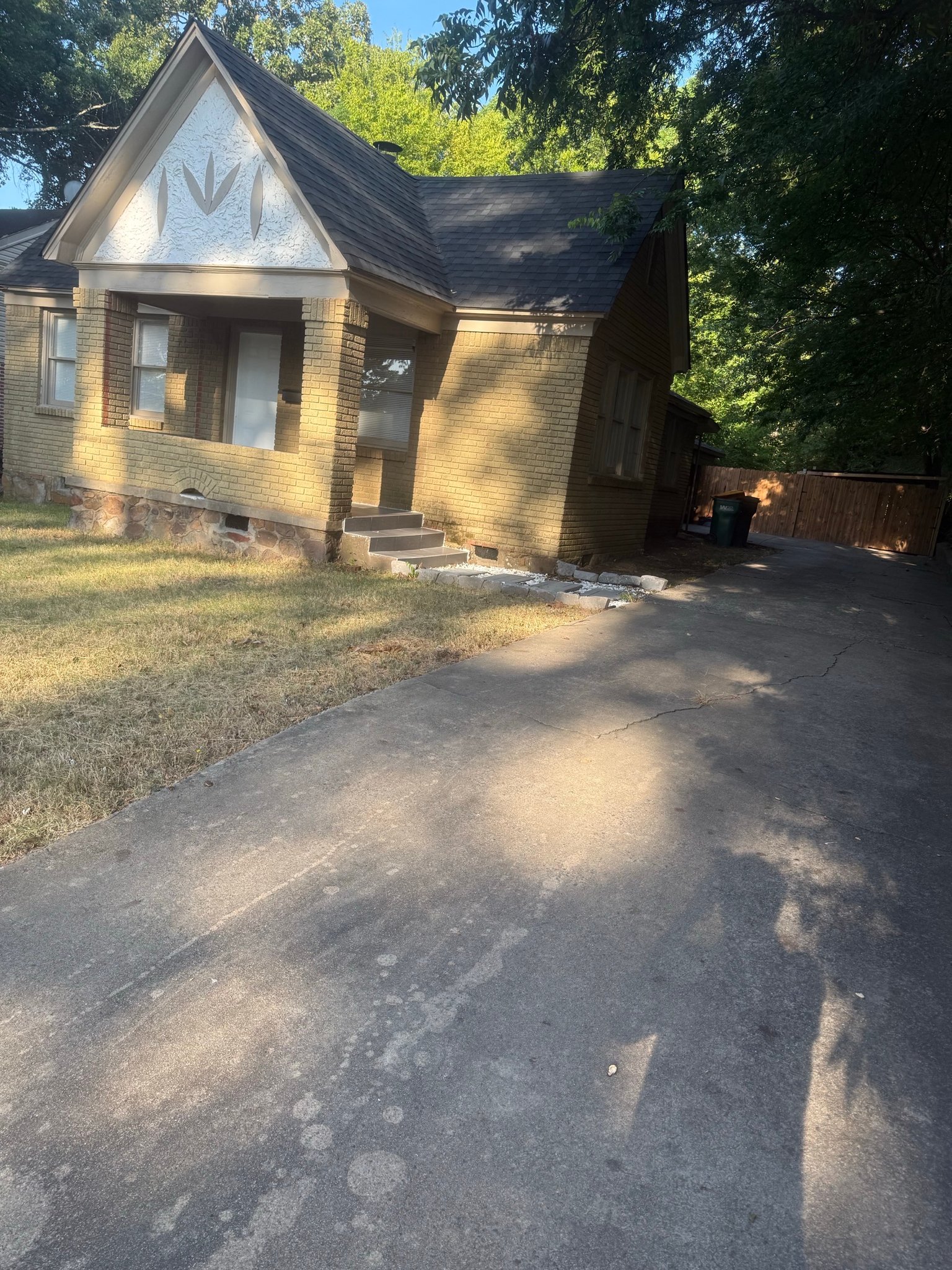 little rock House: 1710 S Harrison St