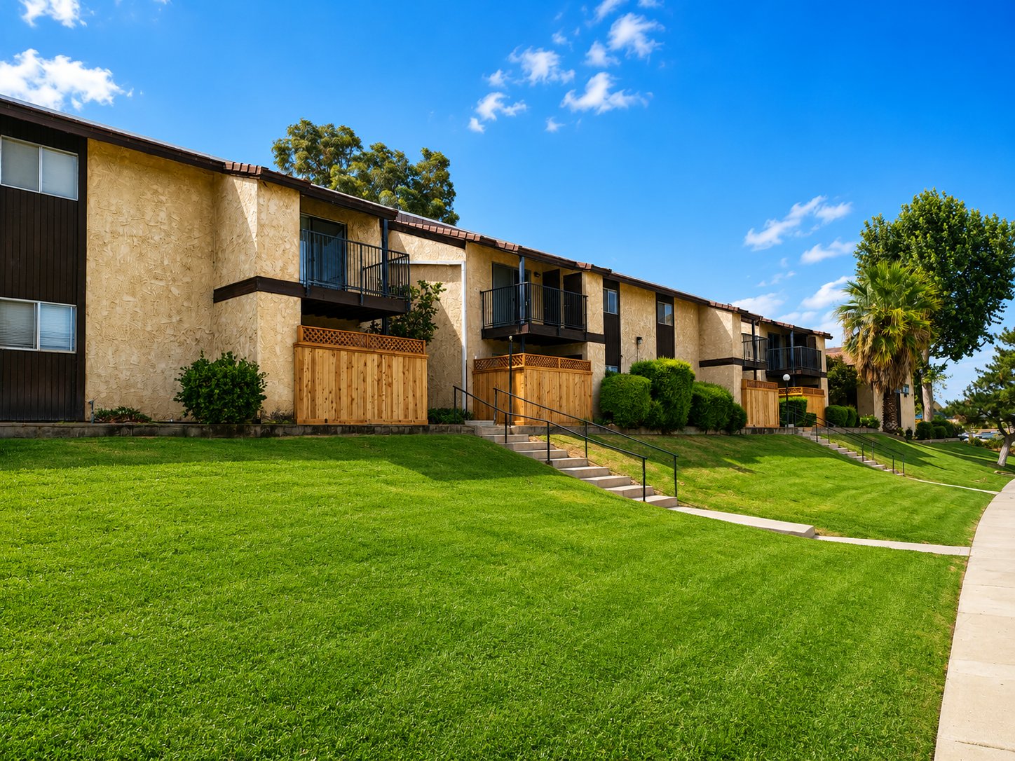 Bakersfield Single Room: 2401-013 Christmas Tree Ln