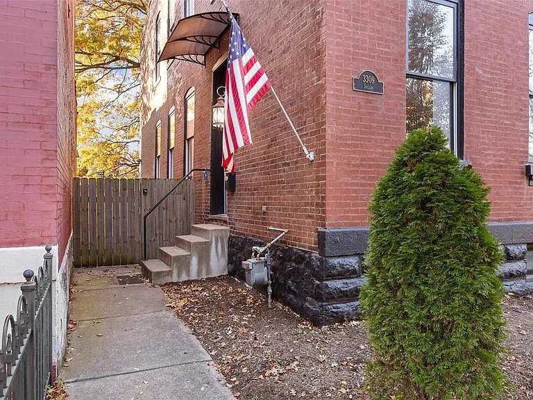 St. Louis House: 3309 Salena Street