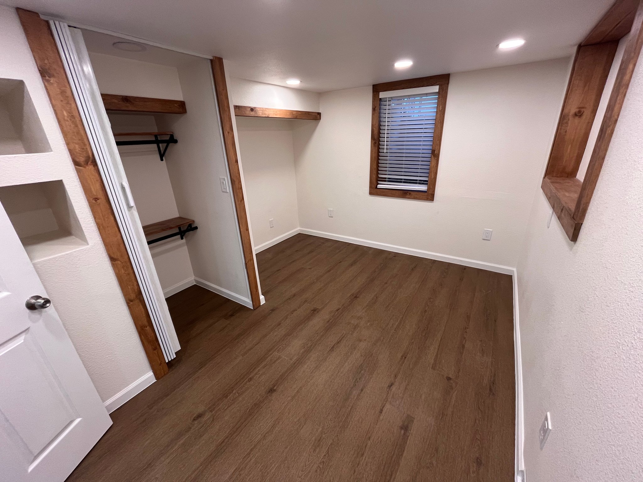 Fargo Single Room: 818 25th St N
