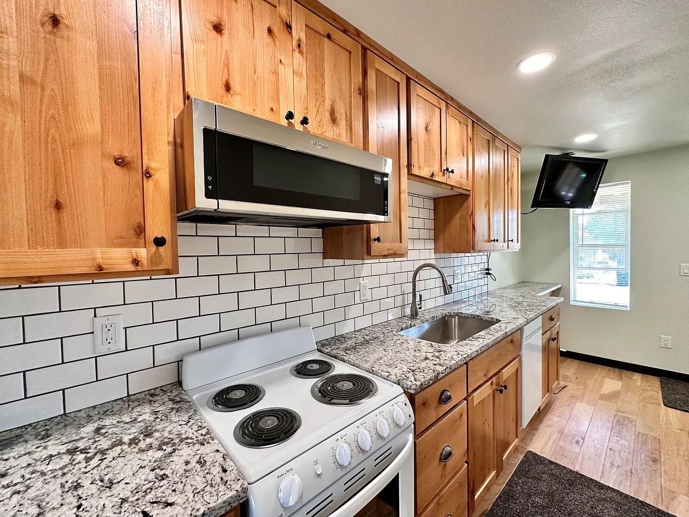 Prineville House: 745 NE Belknap St