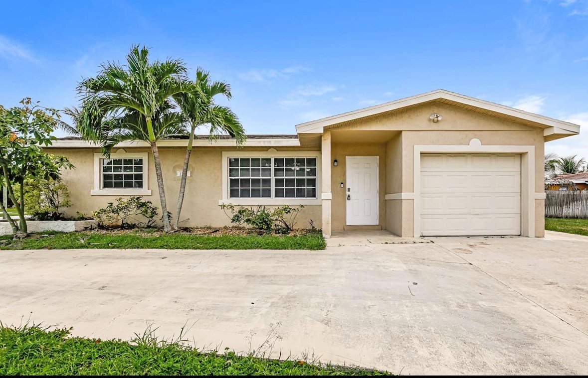 Deerfield Beach House: 1250 SW 6th Ave,