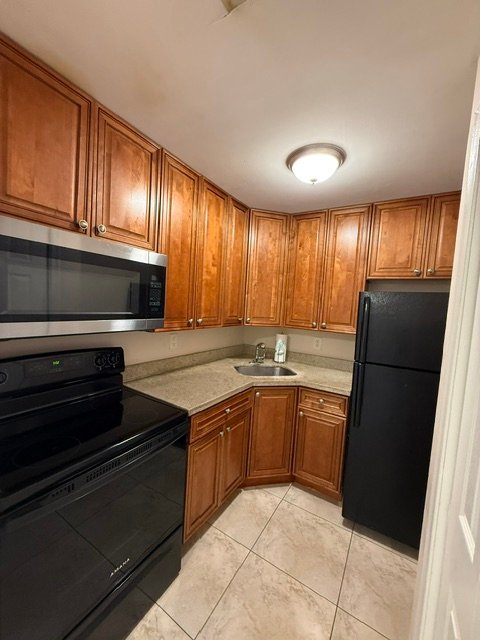 Sunrise Apartment: 5972 nw 19th street