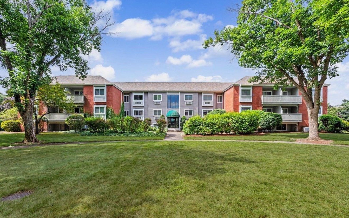 Salem Condo: 121 Cluff Crossing Road