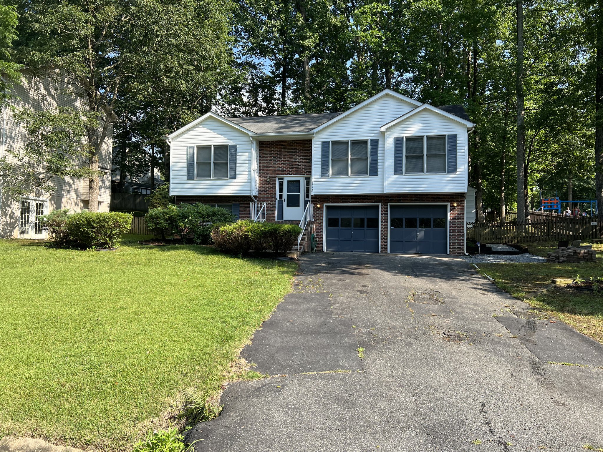 Fredericksburg House: 6215 Forest Grove Dr