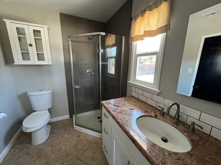 Riverside House: 2942 Mary street