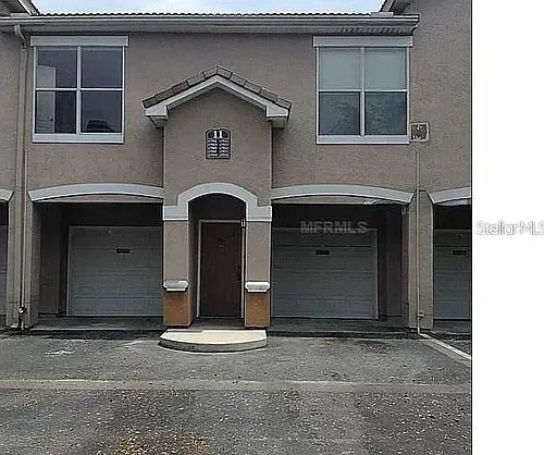 Tampa Townhome: 17909 Villa Creek Dr