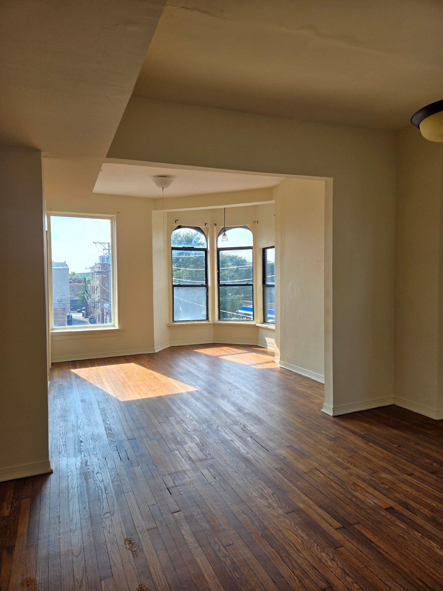 Chicago Apartment: 1143 N California Ave