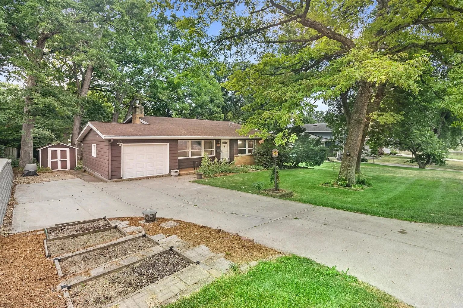 Monona House: 6208 West Gate Road