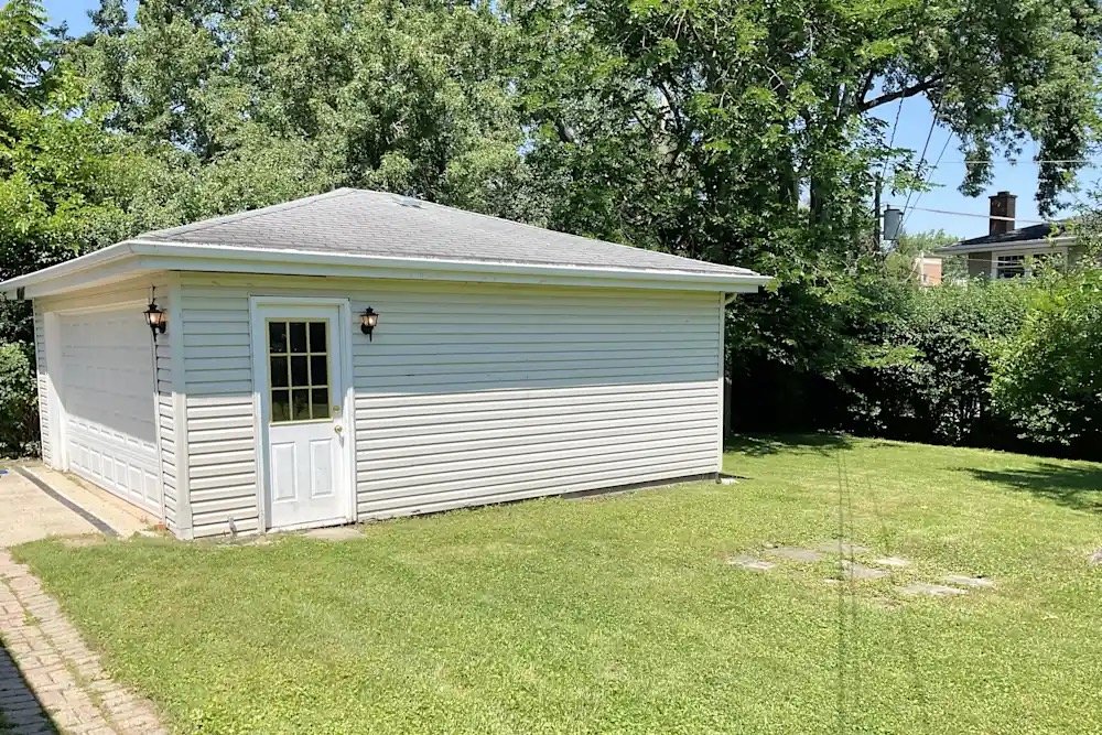 Deerfield House: 920 Greenwood Ave