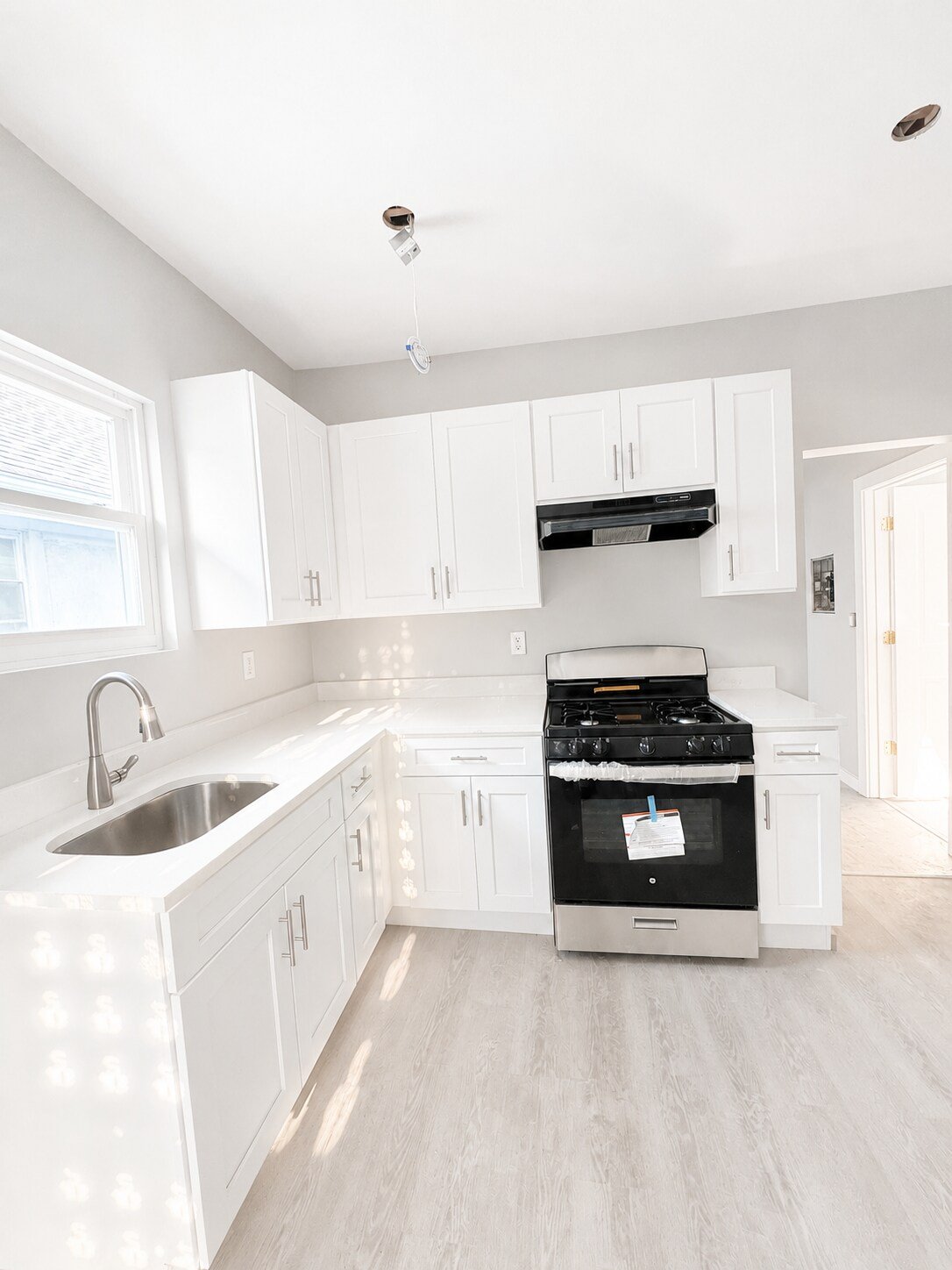 Newark Apartment: 899 S 19th St
