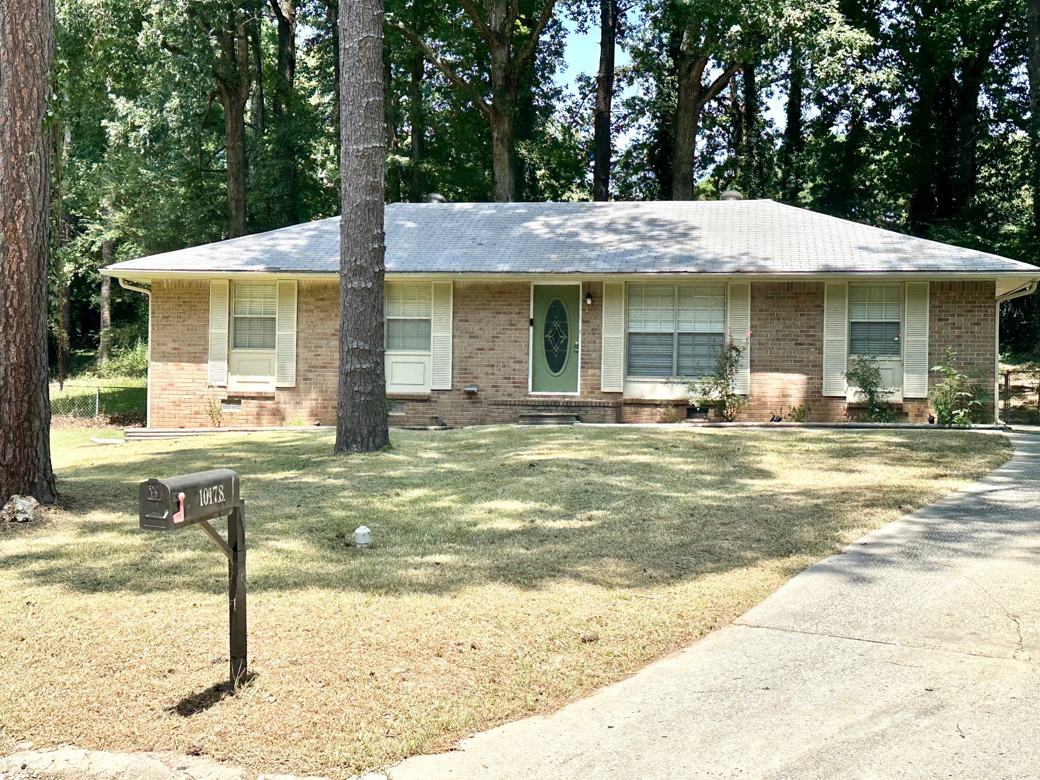 Jonesboro House: 10178 Top Tree Circle