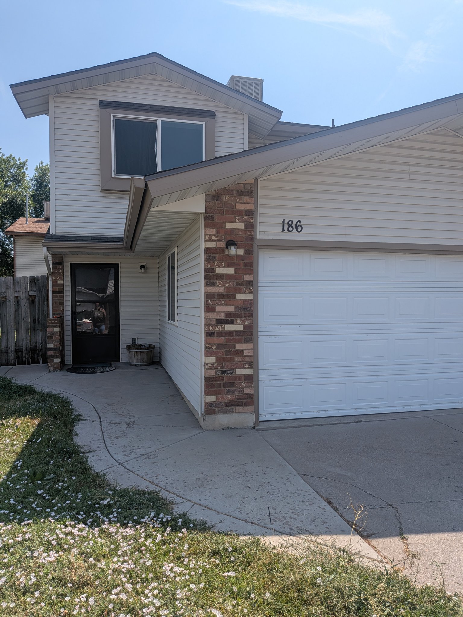 Logan House: 186 W 1100 N
