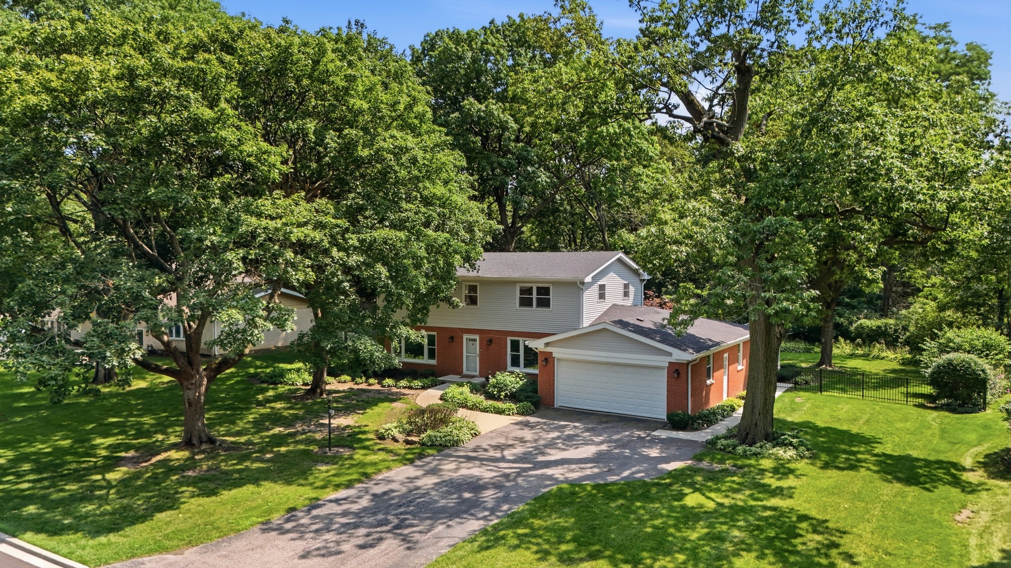 Palatine House: 317 E Forest Ln