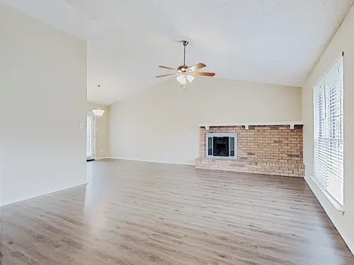 euless House: 503 thorn wood dr