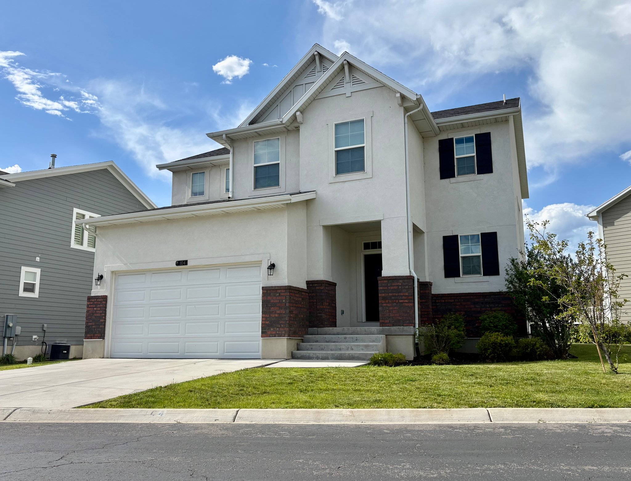 Farmington House: 104 W Glenna Way