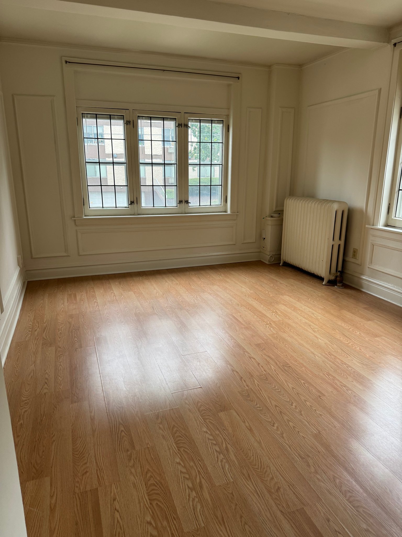 Milwaukee Apartment: 2218 N Summit Ave