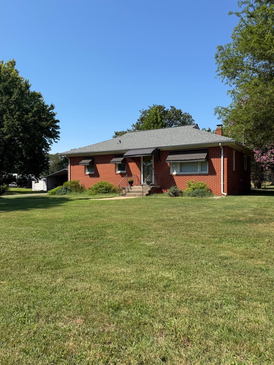 Henrico House: 518 E Washington St