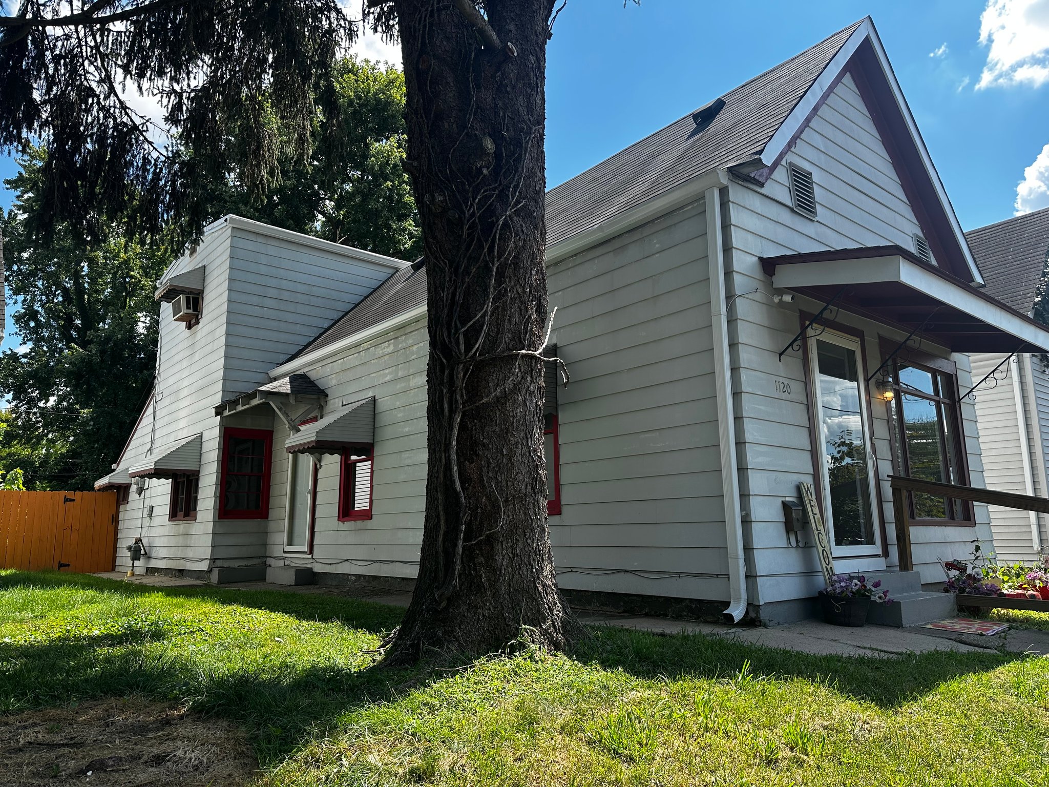 New Albany House: 1120 Ekin Ave
