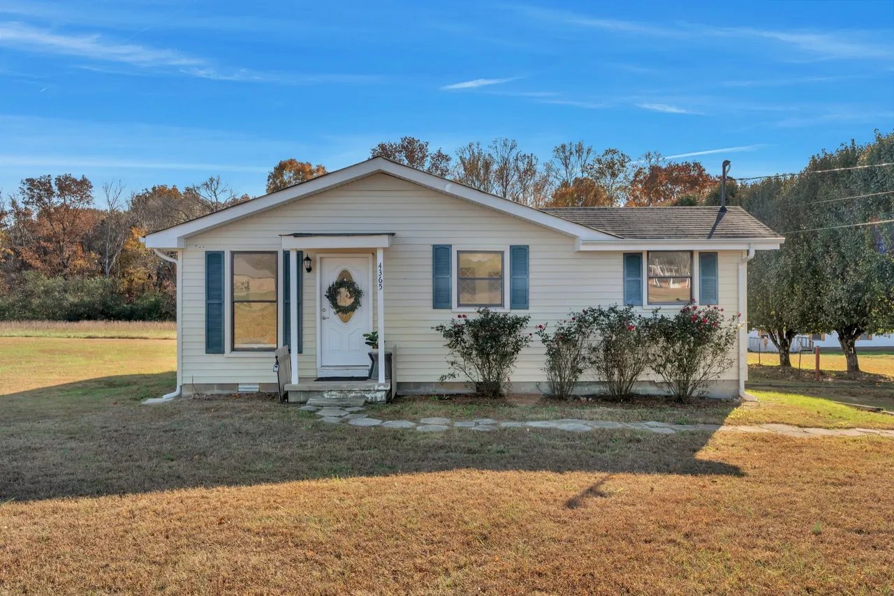 Greenbrier House: 4365 Mount Sharon Rd