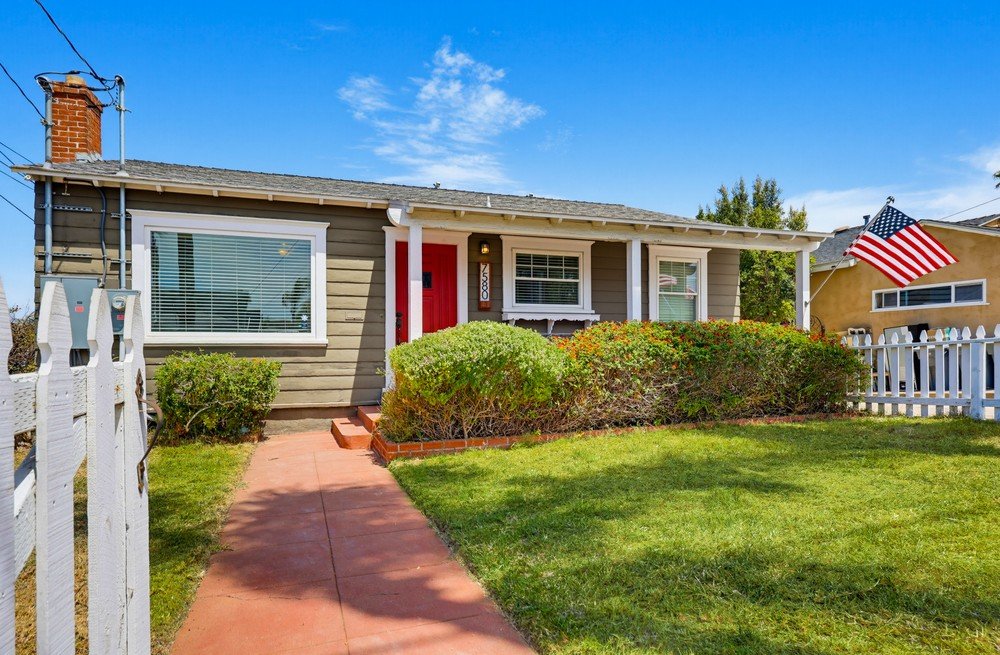 La Mesa House: 7580 Saranac Ave