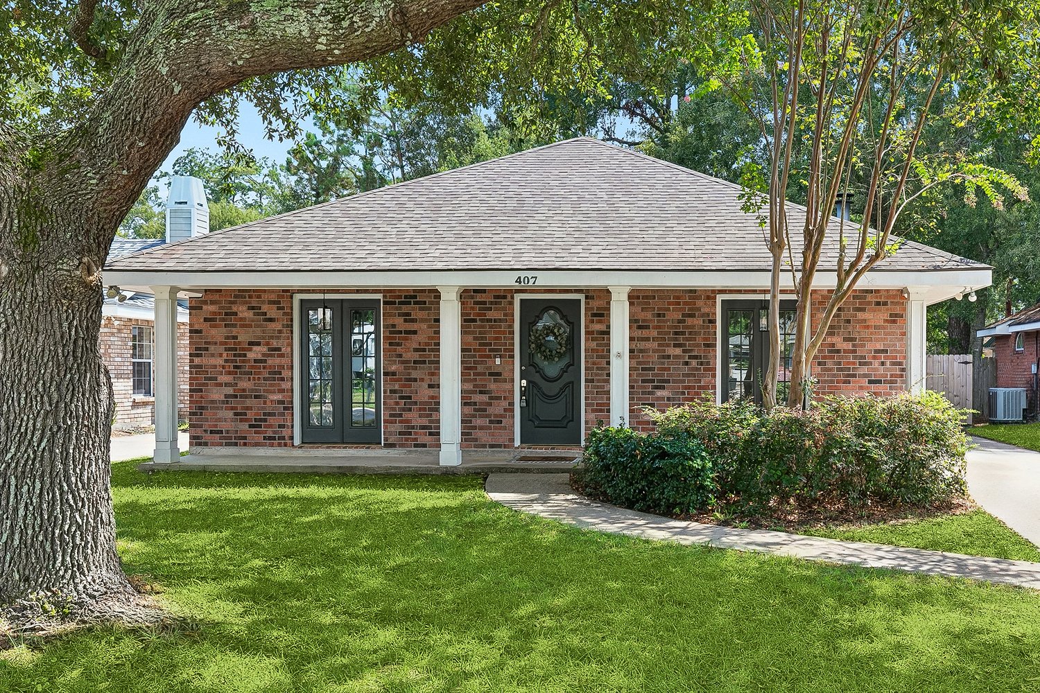 Mandeville House: 407 Bon Temp Roule