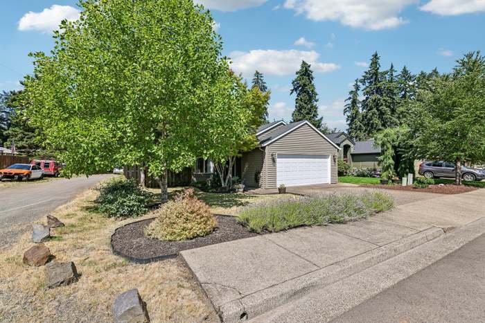 Oregon City House: 716 Warren St