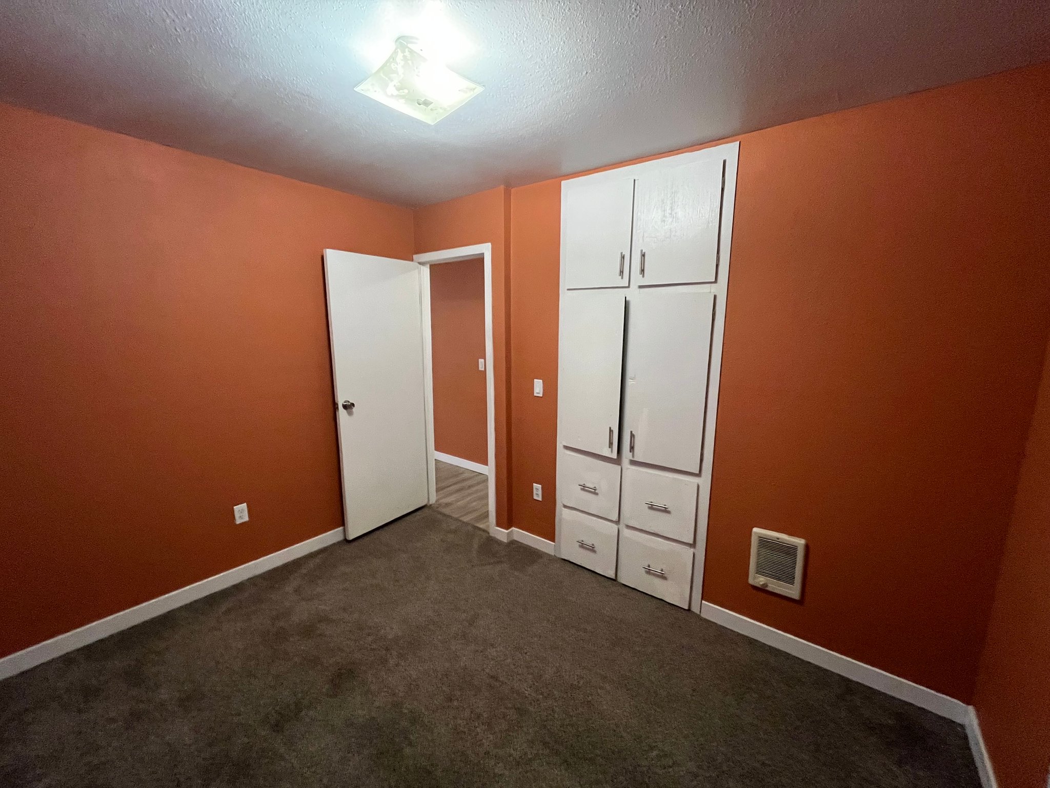 The Dalles Multiplex: 1106 Emerson Dr