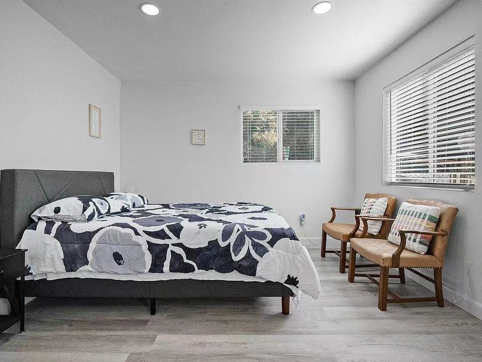 Crescent City Single Room: 3800 Kings Valley Road