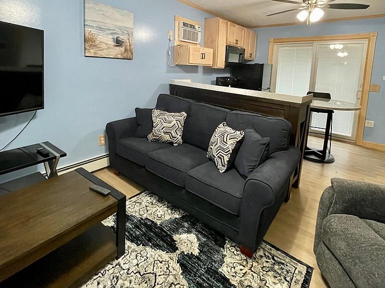 Hampton Condo: 933 Ocean Blvd