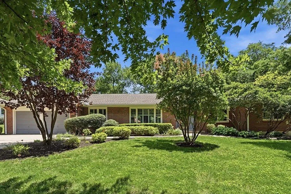 Leawood House: 9821 Pembroke Ln